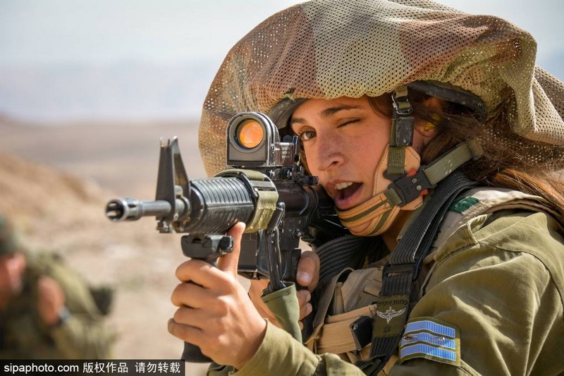各国女兵飒爽风采