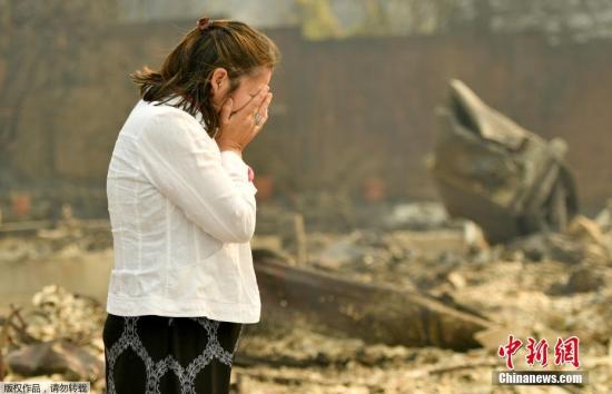 当地官员确认，截至10日，火灾已导致15人死亡，百余人失踪。