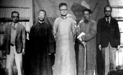 西南联大中文系教授，左起：朱自清、罗庸、罗常培、闻一多、王力。图片来源：清华大学校史馆网站
