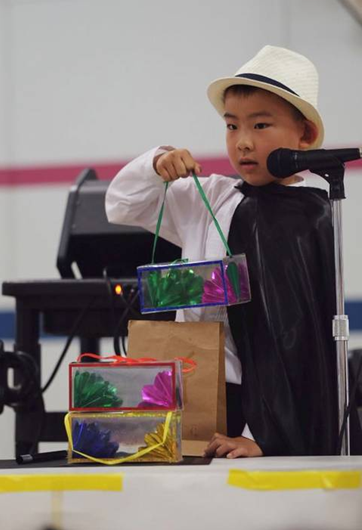 著名魔术师王璐学生天才魔术小神童雷雷在加拿大首秀精彩魔术