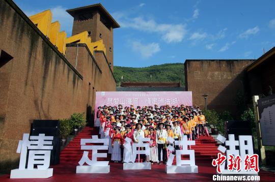66对有情人“情定泸沽湖”_体验独特摩梭婚俗 66对有情人“情定泸沽湖”_体验独特摩梭婚俗