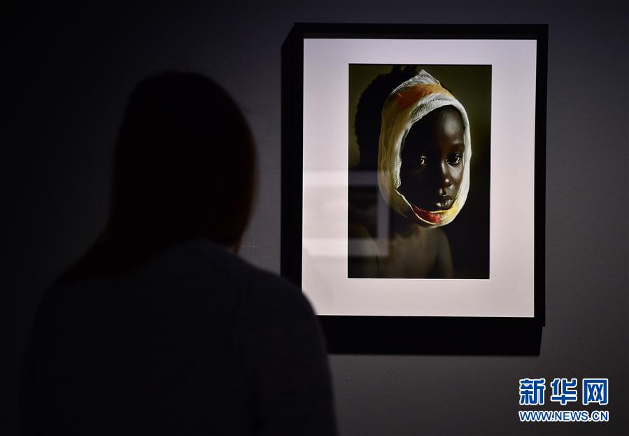 （国际）（2）德国杜塞尔多夫举行女战地摄影师作品展