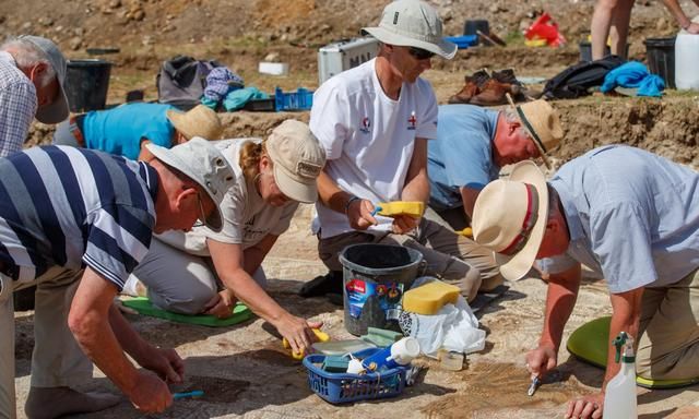 英国出土1600年前马赛克壁画，石块上竟刻了5个简体汉字