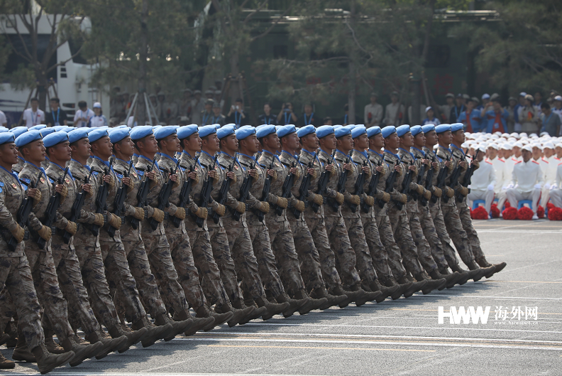 女兵方队英姿飒爽：女将军新中国国庆阅兵史上首次亮相