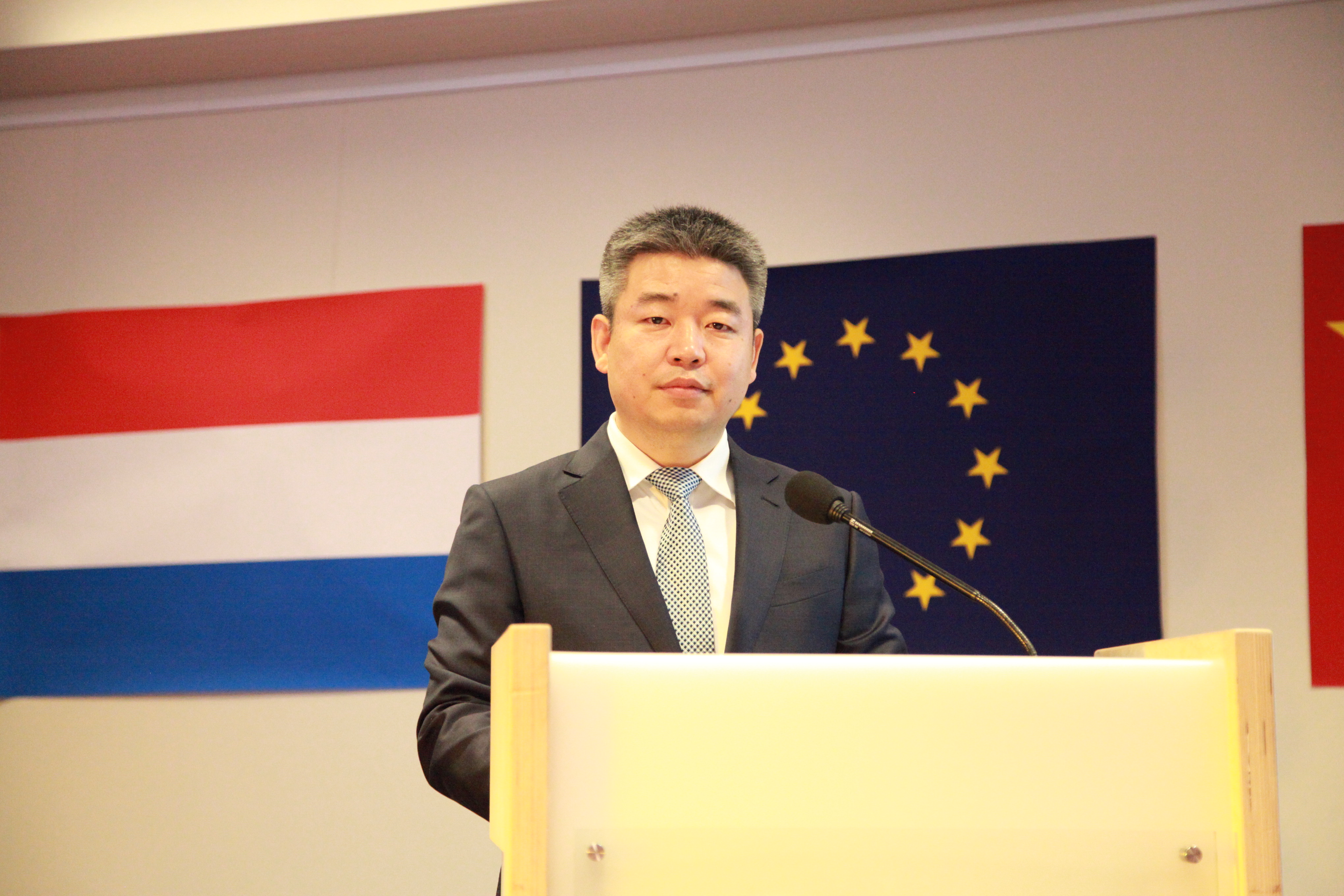 中国驻荷兰使馆商务参赞张国胜发表致辞.